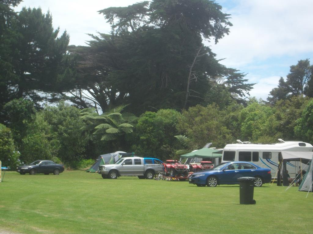 Karamea Holiday Park Экстерьер фото